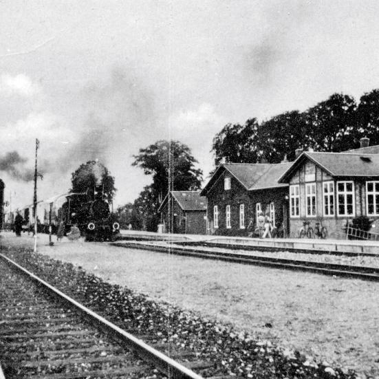 Postkort af Hvalsø Station (ca. 1930-1940)