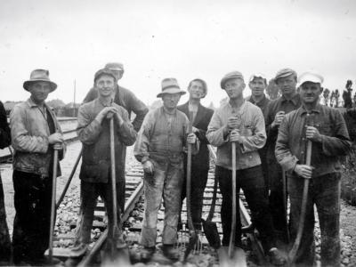 Jernbanearbejdere i nærheden af Hvalsø station (ca. 1940-1945)