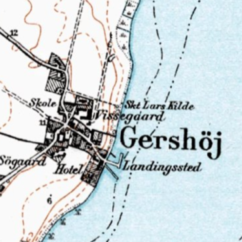 Kort over Gershøj fra 1907. Man ser landingsstedet, hvor der byggedes anløbsbro ud for kroen, der på dette kort kaldes et hotel. I dag er der lystbådehavn. Kilde: Lavkantkort KMS 1908
